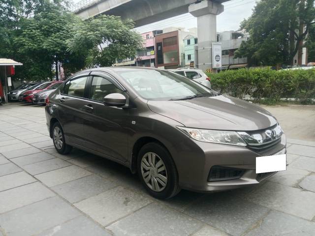 https://images10.gaadi.com/usedcar_image/4056568/original/processed_1358b6daa7783c3850a1695e9e56549f.jpeg?imwidth=6400