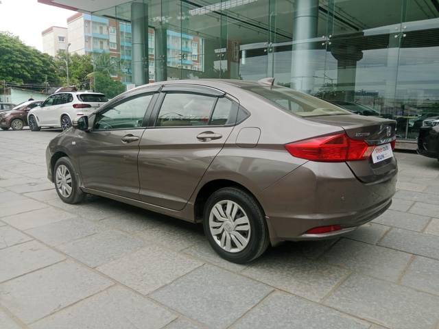 https://images10.gaadi.com/usedcar_image/4056568/original/processed_d90c0f96272d81a565e01cbe029b2cb6.jpeg?imwidth=6402