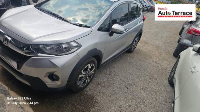 https://images10.gaadi.com/usedcar_image/4056631/original/03856f17529ed286fe99ad39f698afec.jpeg?imwidth=6400