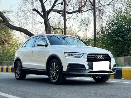 Audi Q3 30 TDI Premium FWD