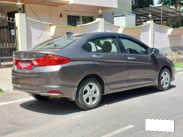 https://images10.gaadi.com/usedcar_image/4056817/original/processed_3545461ca816d096e0549d08c2d7cbc8.jpg?imwidth=6401