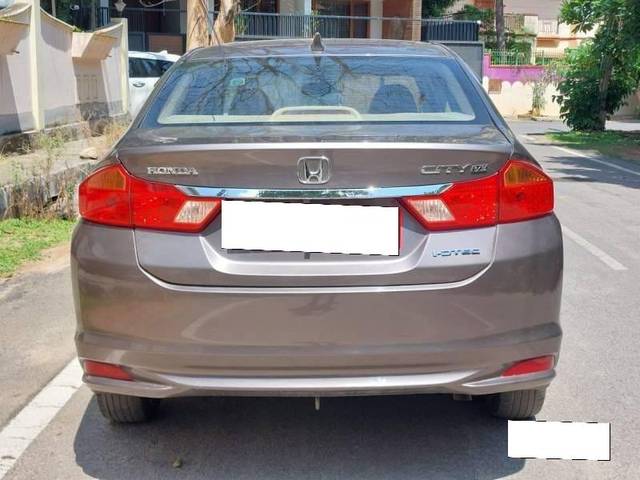 https://images10.gaadi.com/usedcar_image/4056817/original/processed_5411515719c5e3666bfebfef9bbab360.jpg?imwidth=6402