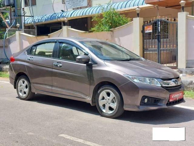 https://images10.gaadi.com/usedcar_image/4056817/original/processed_c9bab953453b5fd1fc364a76aad61bec.jpg?imwidth=6400