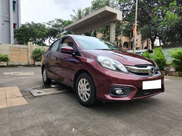 https://images10.gaadi.com/usedcar_image/4056864/original/processed_1027fead74d26fe00b97fc263ec0d0cb.jpg?imwidth=6400