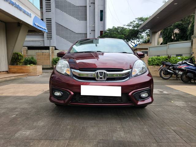 https://images10.gaadi.com/usedcar_image/4056864/original/processed_b726e056f934b8920cc37ad05c746ecc.jpg?imwidth=6402