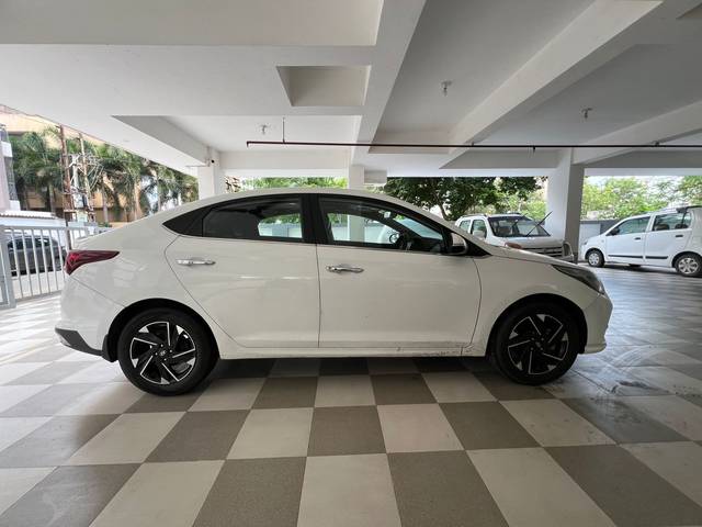 https://images10.gaadi.com/usedcar_image/4056872/original/b6b5f9580322df8a53dfaa7f9f074035.jpg?imwidth=6401