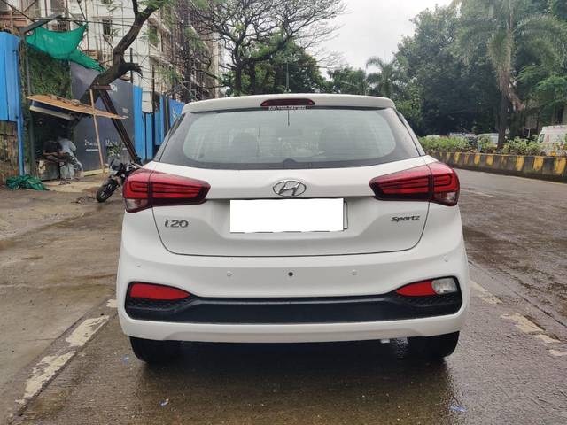 https://images10.gaadi.com/usedcar_image/4057020/original/processed_75da84ef52e0b0d0a30c7ae5aecd5bfa.jpg?imwidth=6402