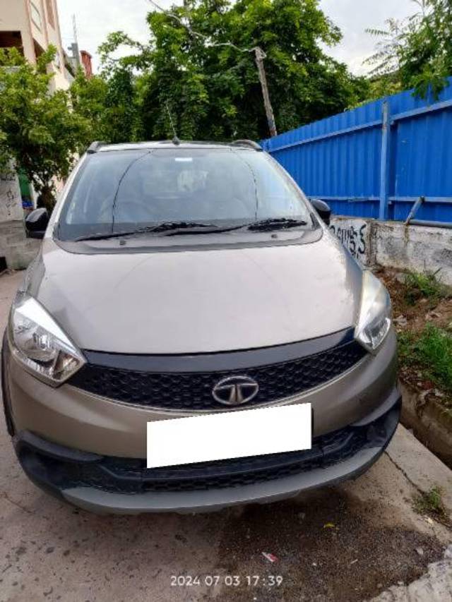 https://images10.gaadi.com/usedcar_image/4057033/original/processed_443acf98-2a15-4d8a-bed8-82573803e1b7.jpg?imwidth=6400