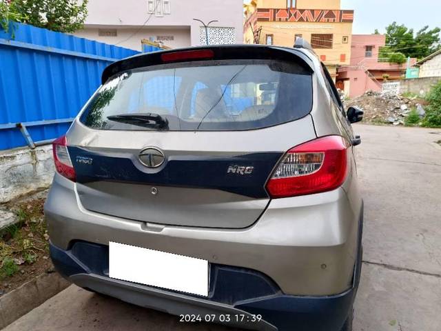 https://images10.gaadi.com/usedcar_image/4057033/original/processed_fdf31aaf-c21c-4468-85d3-1279ca9f41ce.jpg?imwidth=6402