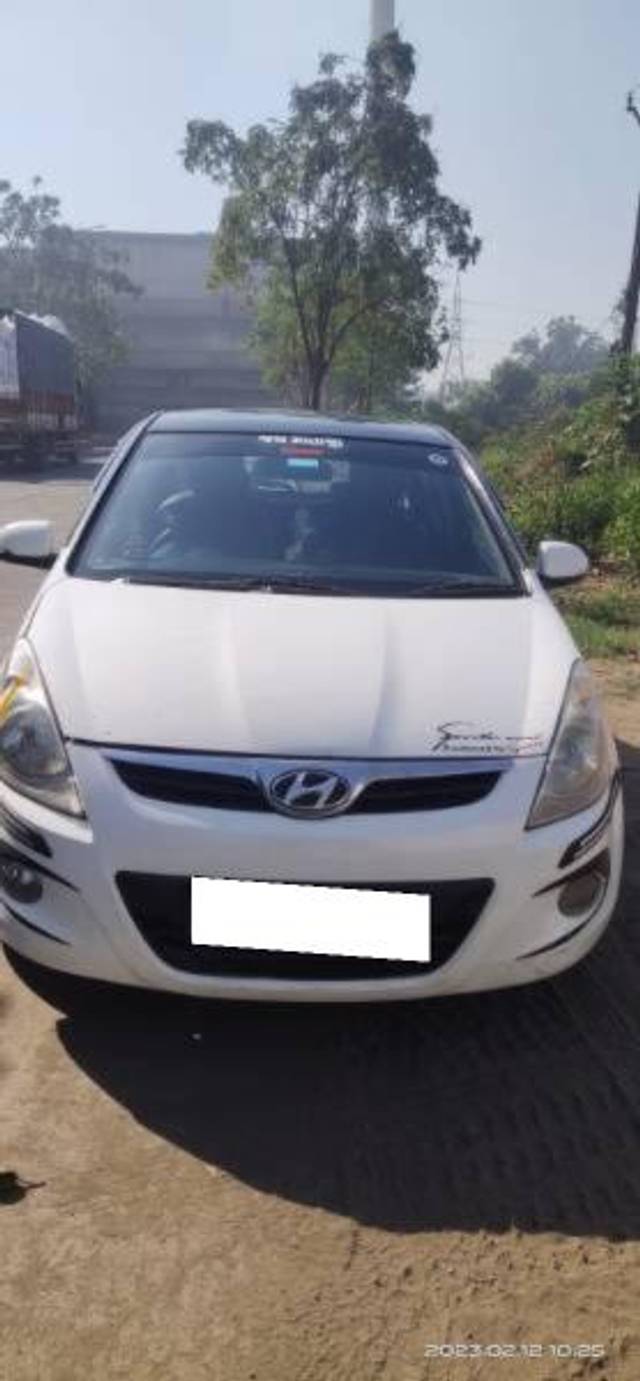 https://images10.gaadi.com/usedcar_image/4057312/original/processed_407bc956-2b8b-4293-945f-dcab31e6a226.jpg?imwidth=6400