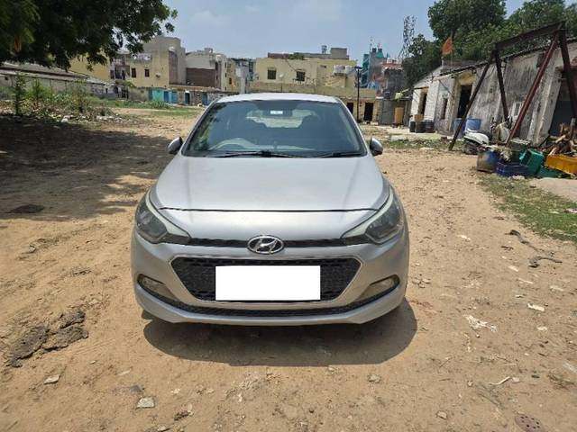 https://images10.gaadi.com/usedcar_image/4057382/original/processed_11903637-e5f0-465e-ac18-4e6541c6caca.jpg?imwidth=6400