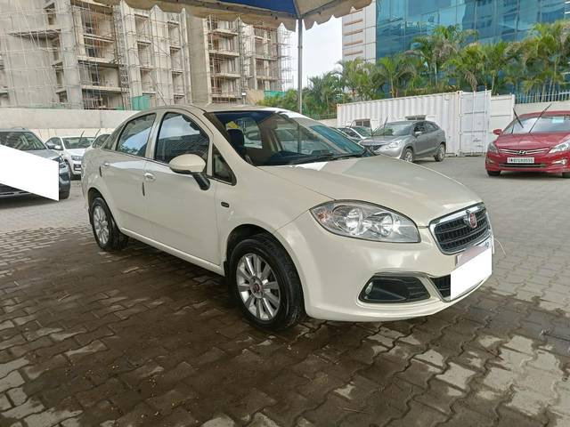 https://images10.gaadi.com/usedcar_image/4057664/original/processed_56dc16c3f7a725b1f4af4999b0697ff2.jpeg?imwidth=6400