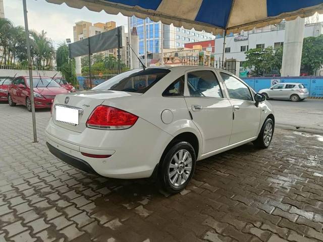 https://images10.gaadi.com/usedcar_image/4057664/original/processed_af5fb7c7448d783a5dbf03a8a4b72327.jpeg?imwidth=6402