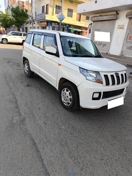 Mahindra TUV 300 T4 Plus