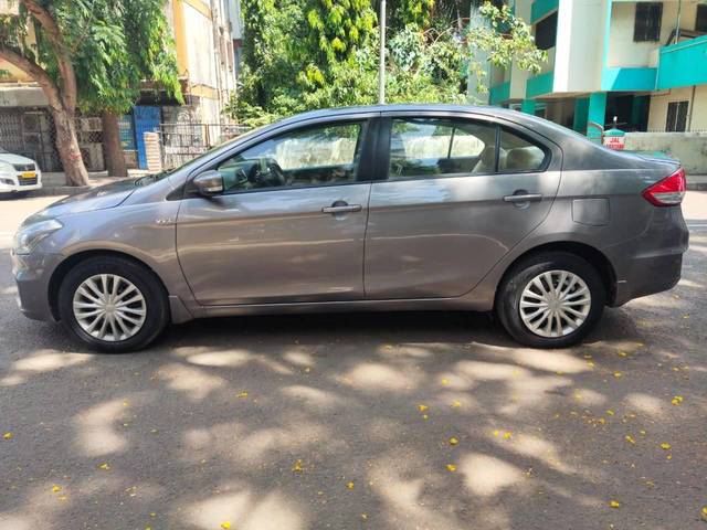 https://images10.gaadi.com/usedcar_image/4057935/original/processed_e99012884fd9d63522c261f7355492bc.jpg?imwidth=6401