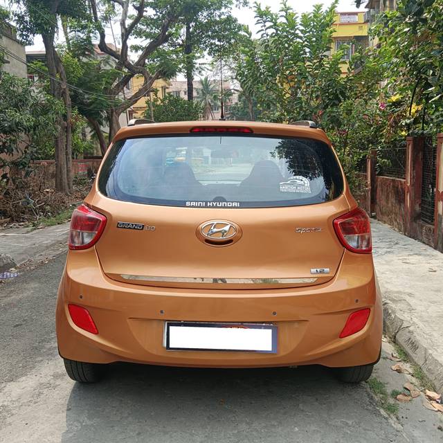 https://images10.gaadi.com/usedcar_image/4058101/original/processed_7d9b3fc64caf990b113ec3801ba59330.jpg?imwidth=6402