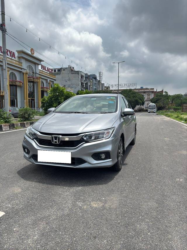 https://images10.gaadi.com/usedcar_image/4058135/original/processed_eacef4595994305c1a605e3ee26dc2e8.jpg?imwidth=6400