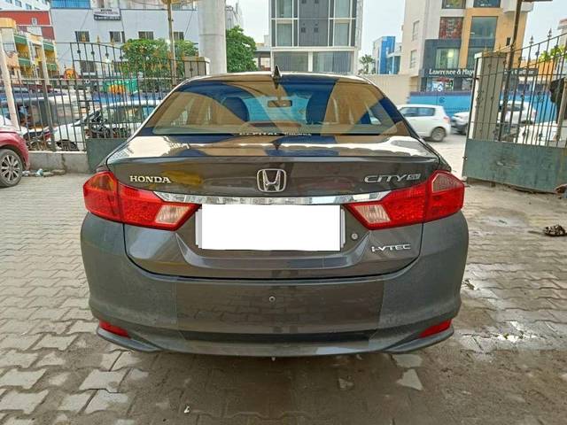 https://images10.gaadi.com/usedcar_image/4058162/original/processed_3ad2ea423635023a395a7496eee111d7.jpeg?imwidth=6402