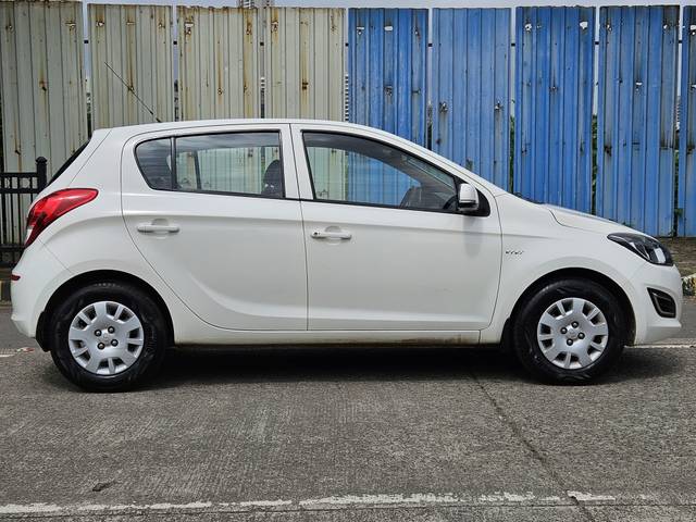 https://images10.gaadi.com/usedcar_image/4058197/original/processed_7d1f39429fb12889097b2bb5147a8964.jpg?imwidth=6401