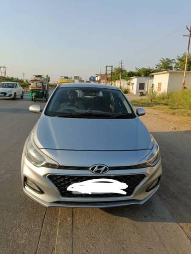 https://images10.gaadi.com/usedcar_image/4058233/original/processed_36cb9e9b-55ac-4a60-ba20-9b5dc85989f7.jpg?imwidth=6400