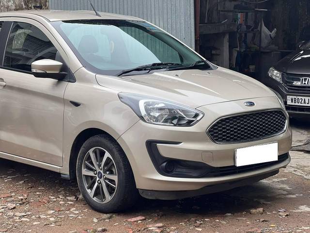 https://images10.gaadi.com/usedcar_image/4058288/original/processed_d1f7b476be84f4cf9a27efcdfe0c697e.jpg?imwidth=6400