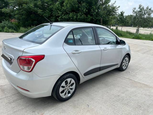 https://images10.gaadi.com/usedcar_image/4058327/original/451eaad77a8a0cd307ddd2c1adb4c586.jpg?imwidth=6402