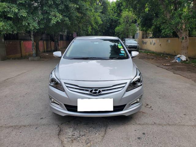 https://images10.gaadi.com/usedcar_image/4058427/original/processed_1514101d235112f499345d73d8f1ea1e.jpg?imwidth=6400