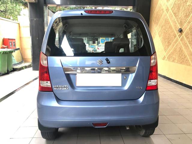 https://images10.gaadi.com/usedcar_image/4058461/original/processed_0857961deaa640318b483eedb2e89a74.jpg?imwidth=6402