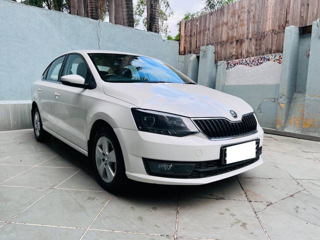 https://images10.gaadi.com/usedcar_image/4058491/original/processed_b5d8cbbbe6c7b20da5a7b687efd9c16e.jpg?imwidth=6400