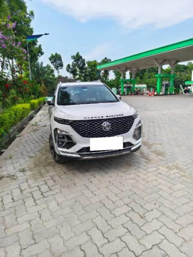 https://images10.gaadi.com/usedcar_image/4058562/original/processed_c5f6832c-ffff-42ab-bca1-1fea19cd128c.jpg?imwidth=6400