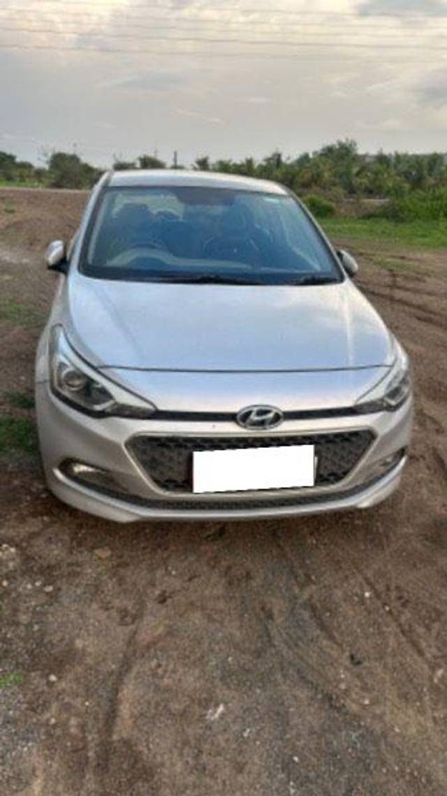 https://images10.gaadi.com/usedcar_image/4058657/original/processed_2d49b366-e9d1-498b-9315-68b5187af094.jpeg?imwidth=6402