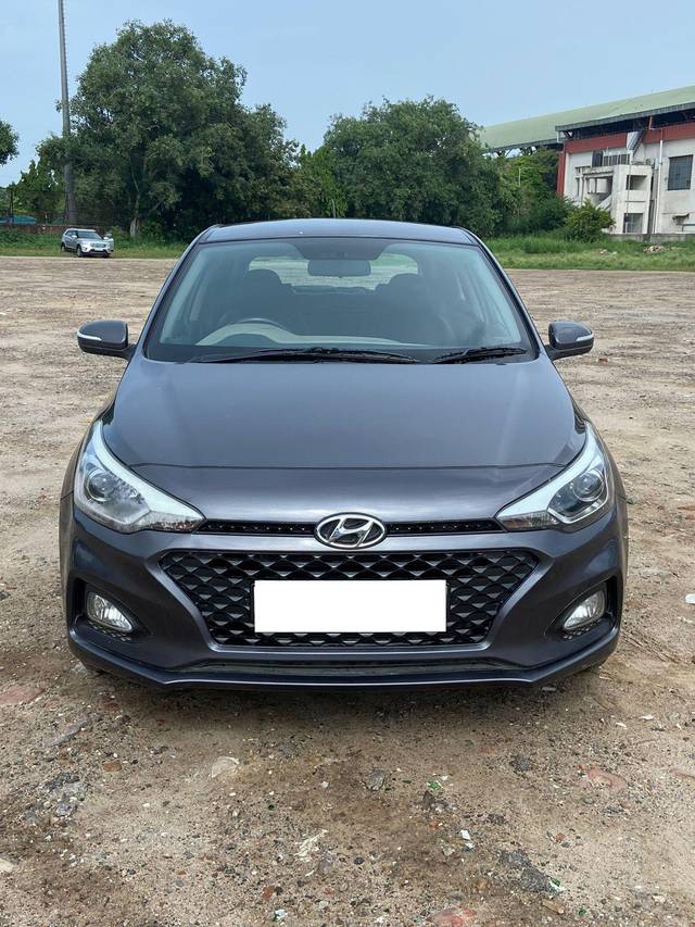 https://images10.gaadi.com/usedcar_image/4058834/original/processed_aede63ced0bc4fa084da13d9902d0b91.jpg?imwidth=6402