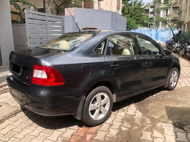 https://images10.gaadi.com/usedcar_image/4059278/original/0ad73be1aef1064ec15d586490e643a5.jpg?imwidth=6401