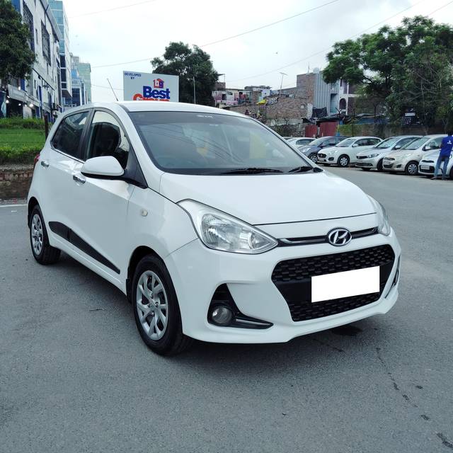 https://images10.gaadi.com/usedcar_image/4059313/original/processed_0f29713e82a5d43799dbc6f3cb9e2497.jpg?imwidth=6400