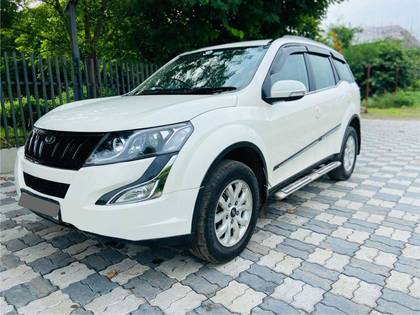 Mahindra XUV500 W8 2WD