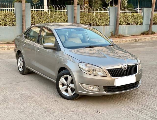 https://images10.gaadi.com/usedcar_image/4059467/original/processed_60820a9f687a7ed621568c337abc730e.jpg?imwidth=6400