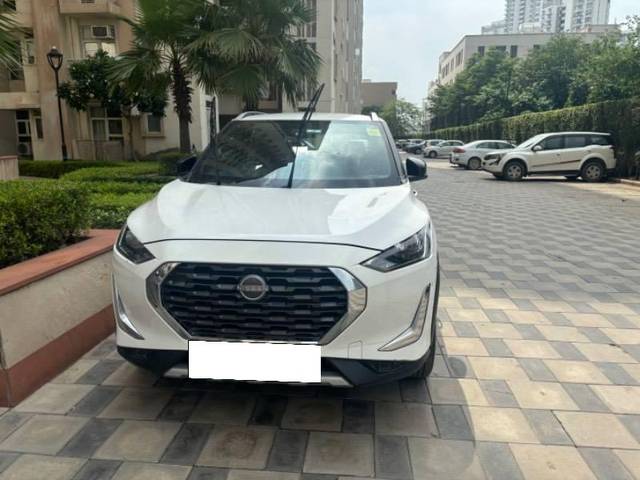 https://images10.gaadi.com/usedcar_image/4059497/original/processed_08b7aa52-42d3-44f8-9b9d-0d68bf6d7339.jpeg?imwidth=6402