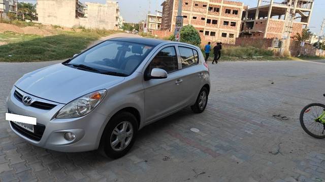 https://images10.gaadi.com/usedcar_image/4059859/original/processed_043eb00b-8fbe-409a-b9a3-3d3d8a56eb3d.jpg?imwidth=6400