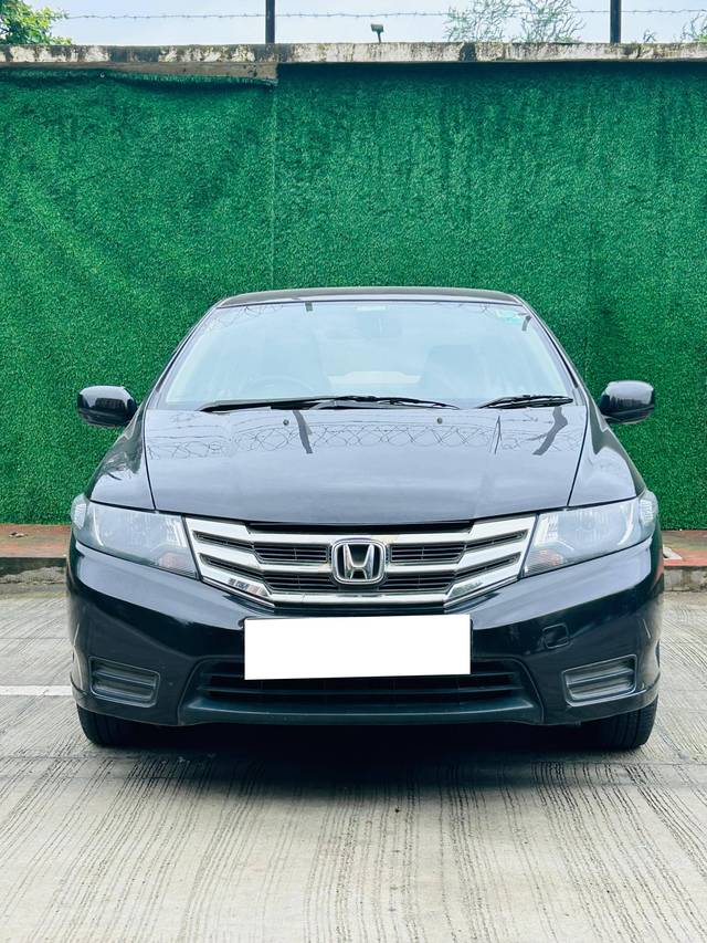 https://images10.gaadi.com/usedcar_image/4059992/original/processed_a7eebdc5b27b9d18fb4c819dbcaf97b5.jpg?imwidth=6402