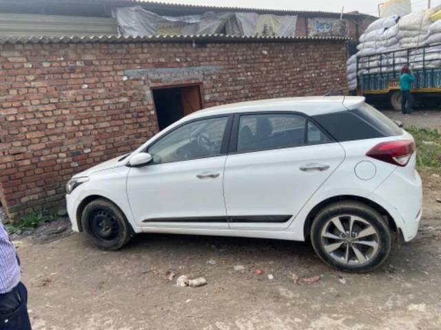 https://images10.gaadi.com/usedcar_image/4060058/original/processed_008027cd-c2cc-4dbb-b70d-a96d5321b986.jpeg?imwidth=6402