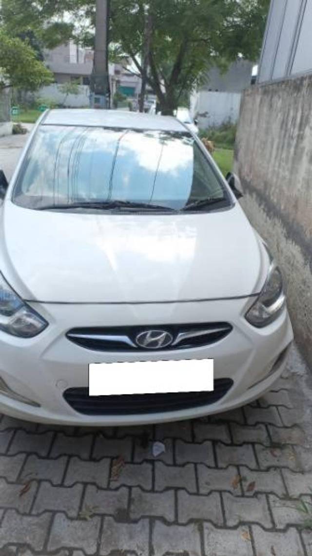 https://images10.gaadi.com/usedcar_image/4060206/original/processed_b0f505e3-63f4-42f7-9eda-5dbcf9e5f17b.jpg?imwidth=6400