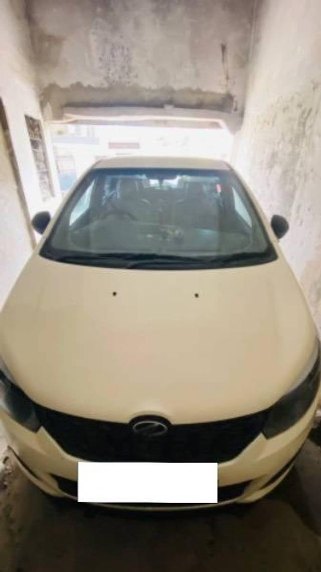 https://images10.gaadi.com/usedcar_image/4060272/original/processed_499cbfd5-3d9d-4429-ad73-750fdf44ddd4.jpg?imwidth=6400