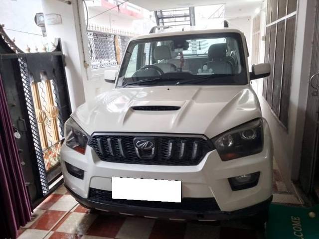 https://images10.gaadi.com/usedcar_image/4060427/original/processed_49a1db73-380e-4a28-acd8-751217a6c3d6.jpeg?imwidth=6400