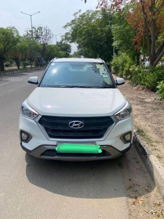 https://images10.gaadi.com/usedcar_image/4060462/original/processed_960cf15f-ff0f-48b7-b644-e95569e17a89.jpg?imwidth=6402