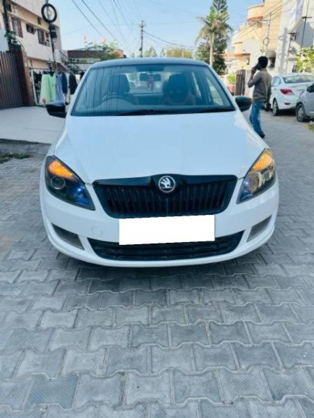 https://images10.gaadi.com/usedcar_image/4060473/original/processed_e1ba706a-8419-4b0d-947f-710ae21b2858.jpg?imwidth=6400