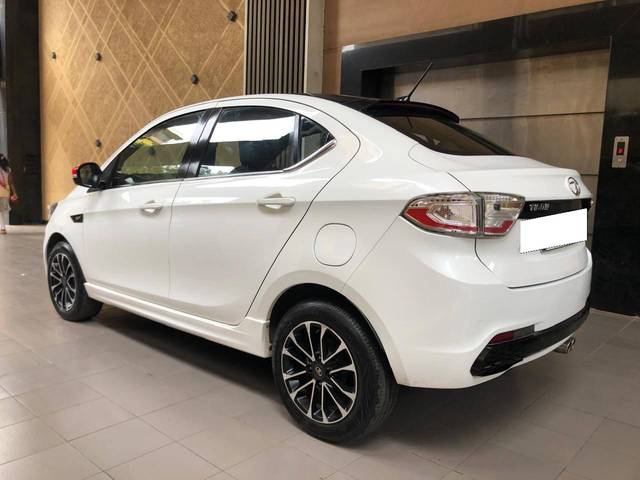 https://images10.gaadi.com/usedcar_image/4060571/original/processed_40f619ea4ed3400f7971bcda7469dfc6.jpg?imwidth=6402