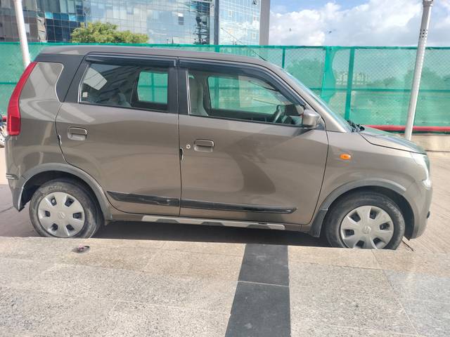 https://images10.gaadi.com/usedcar_image/4060638/original/50153a6af7f967bb570b1fa68bcd806e.jpg?imwidth=6401