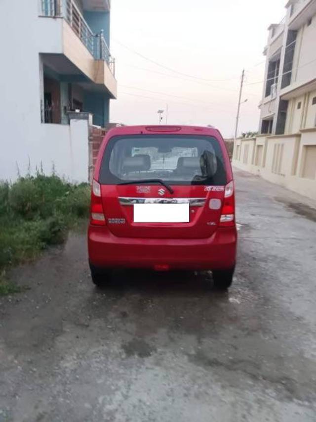 https://images10.gaadi.com/usedcar_image/4060674/original/processed_0ef3ae55-9230-40d1-b647-a9a7e33154fc.jpg?imwidth=6401