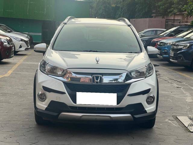 https://images10.gaadi.com/usedcar_image/4060790/original/processed_ba6196b3c28e20a894edb911f8682606.jpg?imwidth=6400