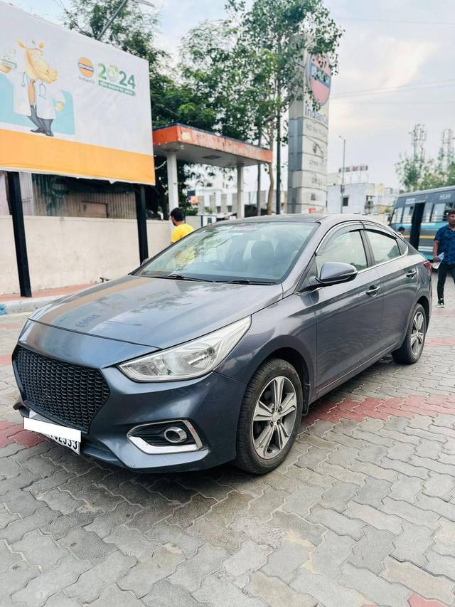 https://images10.gaadi.com/usedcar_image/4060826/original/processed_062d8b24796a14246df18aefb7310cc6.jpeg?imwidth=6402